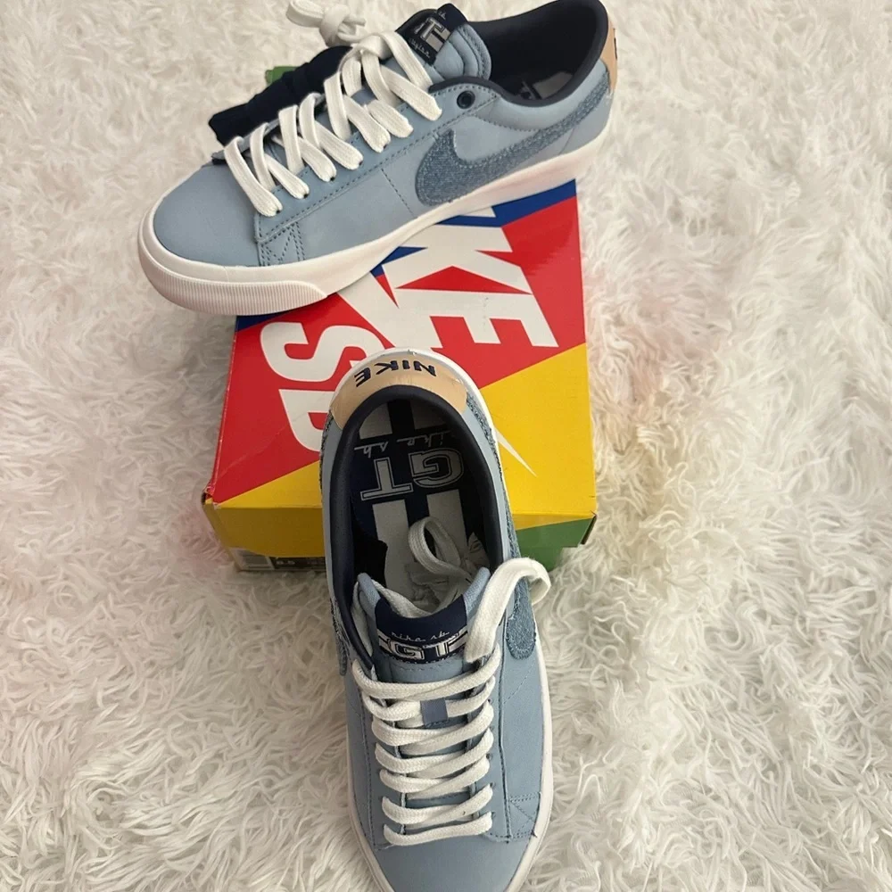 Nike Zoom Blazer Low Pro GT PRM in White/ Navy Size 7 in men’s 8.5 in women’s
